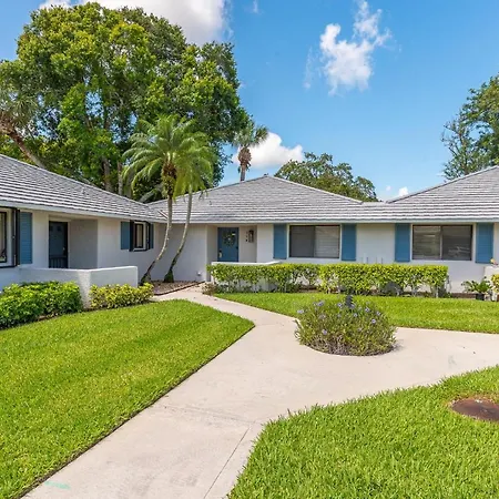 Luxurious Golf Retreat Villa In Pga National!